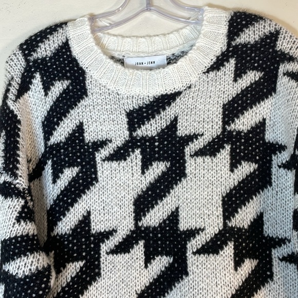 NWT. JOHN + JENN Rickey Houndstooth Crew Neck Sweater. Large - Picture 4 of 10